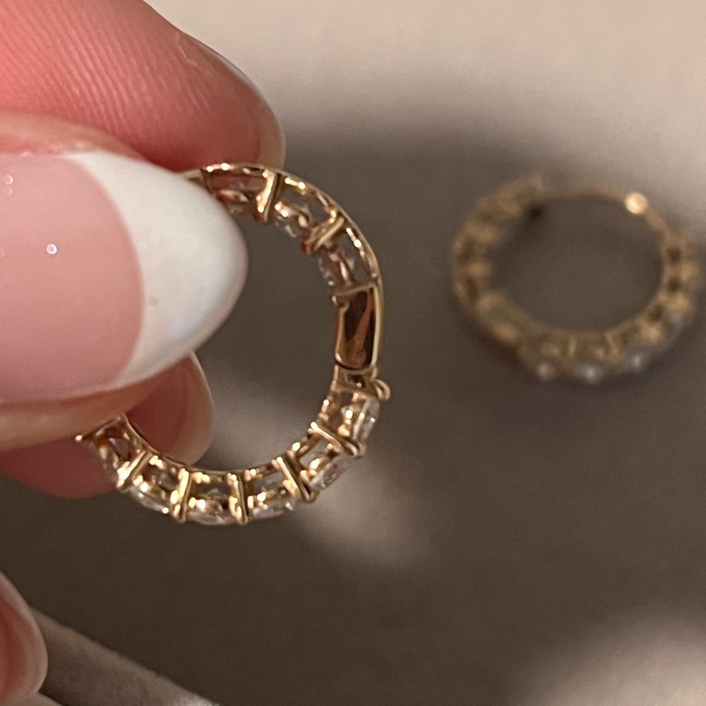 Tiffany Hoops - Picture 6 of 9